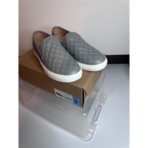 Steve Madden Women’s Size 9 Light Grey Quilted Slip On Sneakers Casual